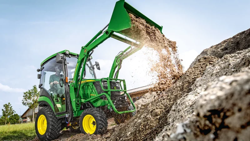 John Deere 2026R Compact Tractor - Image 2