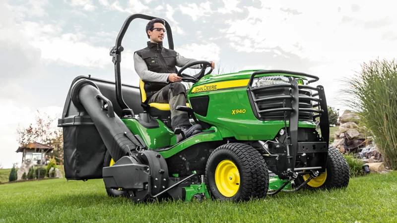 John Deere X940 Mowing Tractor - Image 2