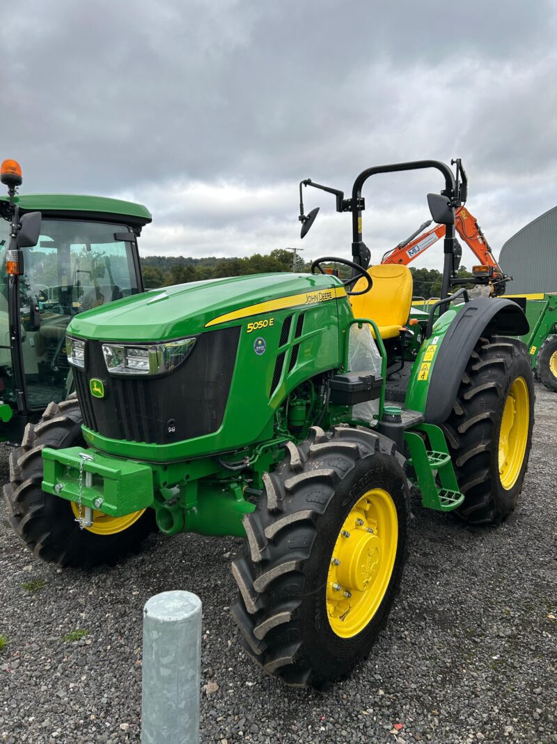 John Deere 5050E - Image 2