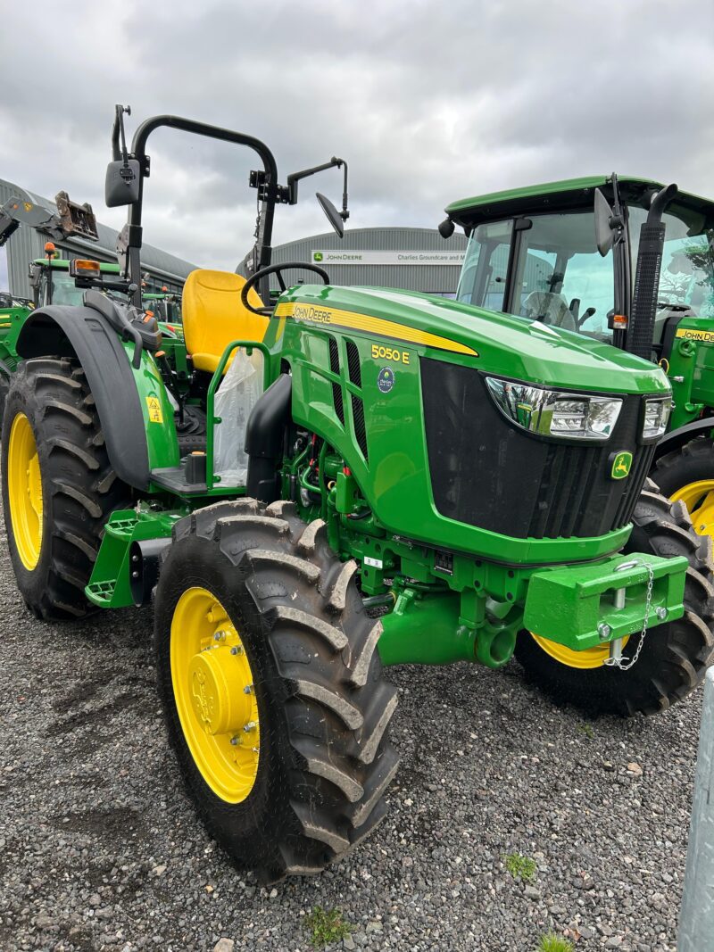 John Deere 5050E