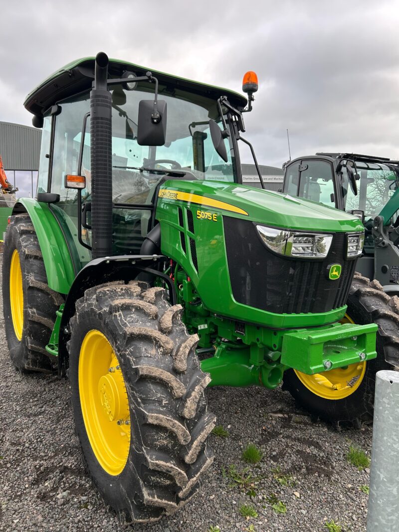 John Deere 5075E