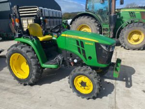John Deere 3038E