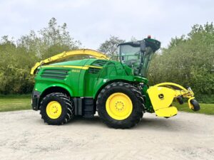John Deere 8400